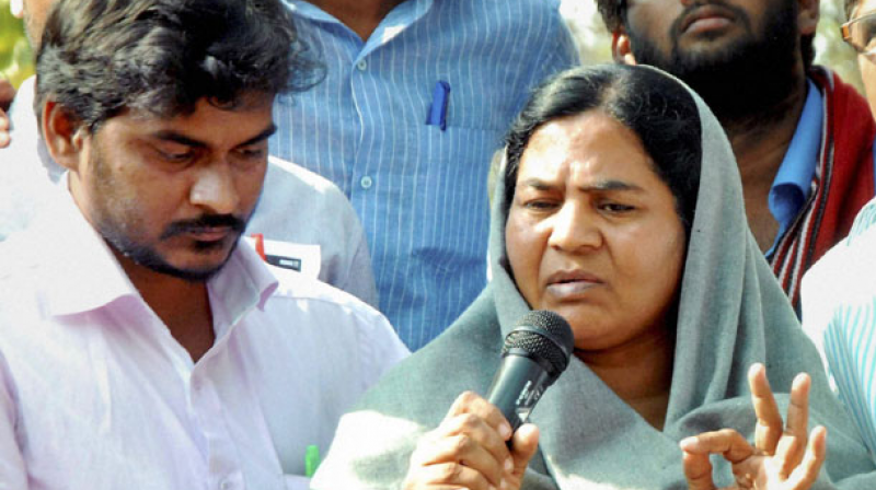 hcuannouncesanexgratiaof8lakhstobreavedfamilyofrohitvemula